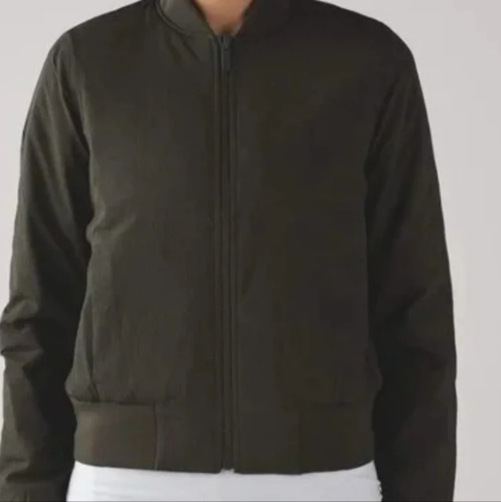 Uniqlo women's lightweight olive green bomber jacket